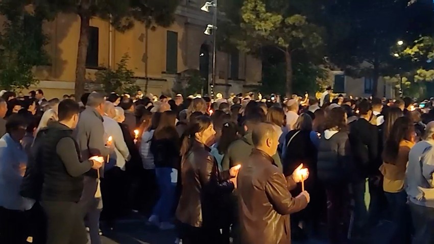 Veliki broj pravoslavnih vernika u litijima obeležava dolazak najradosnijeg hriščanskog praznika