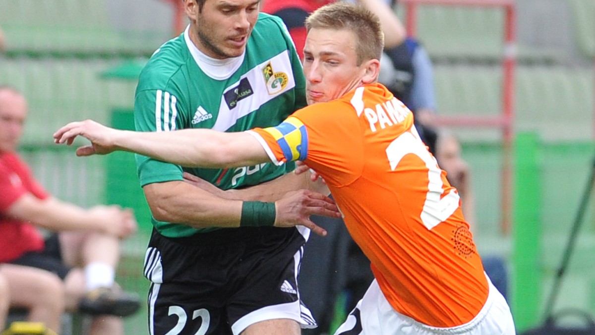 W 28. kolejce Ekstraklasy Zagłębie Lubin wygrało wyjazdowe spotkanie z GKS Bełchatów 2:0 (0:0) po rzucie karnym i samobójczym trafieniu Grzegorza Fonfary. Obrońca gospodarzy może mówić o sporym pechu, bo był to jego 150. występ na najwyższym szczeblu rozgrywek.