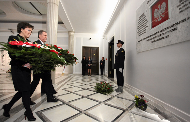 Sejm oddał hołd ofiarom. Nie było PiS, Solidarnej Polski i Ruchu Palikota