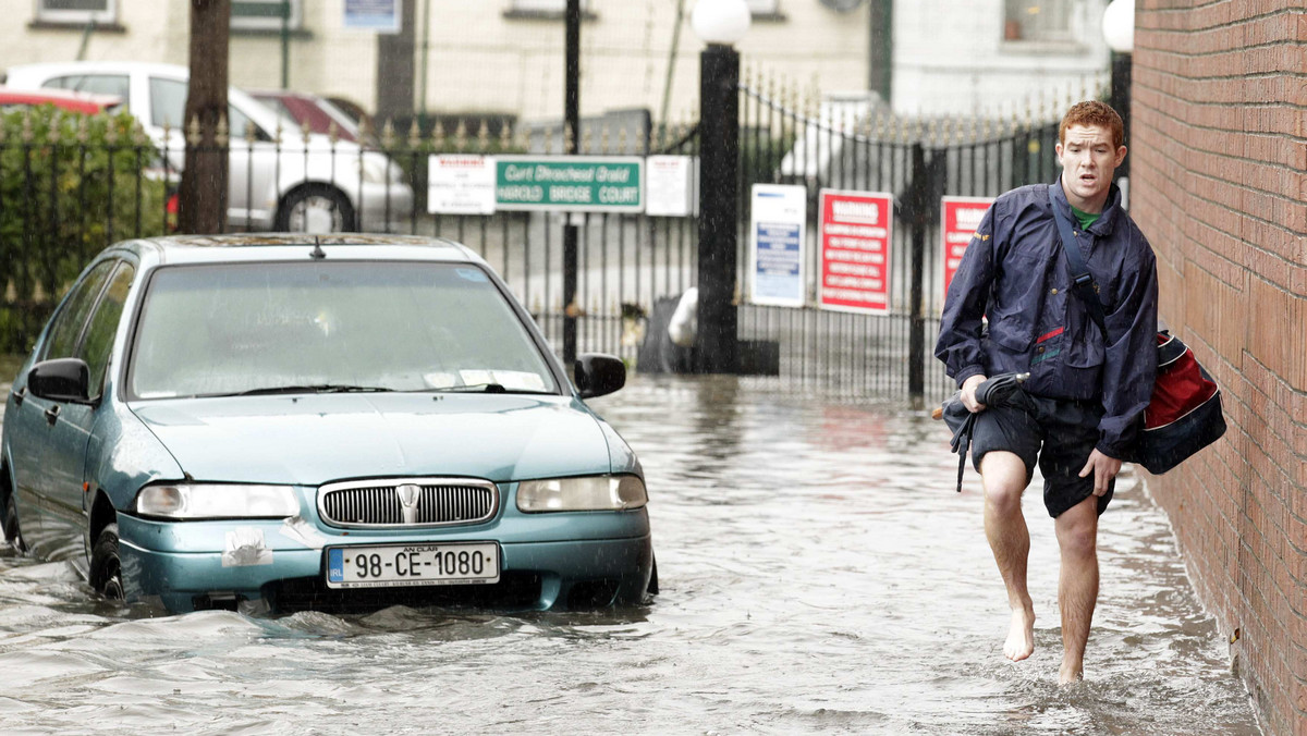 Dwie osoby zginęły na skutek powodzi w Irlandii. W Dublinie zapanował chaos, wiele ulic jest nieprzejezdnych.