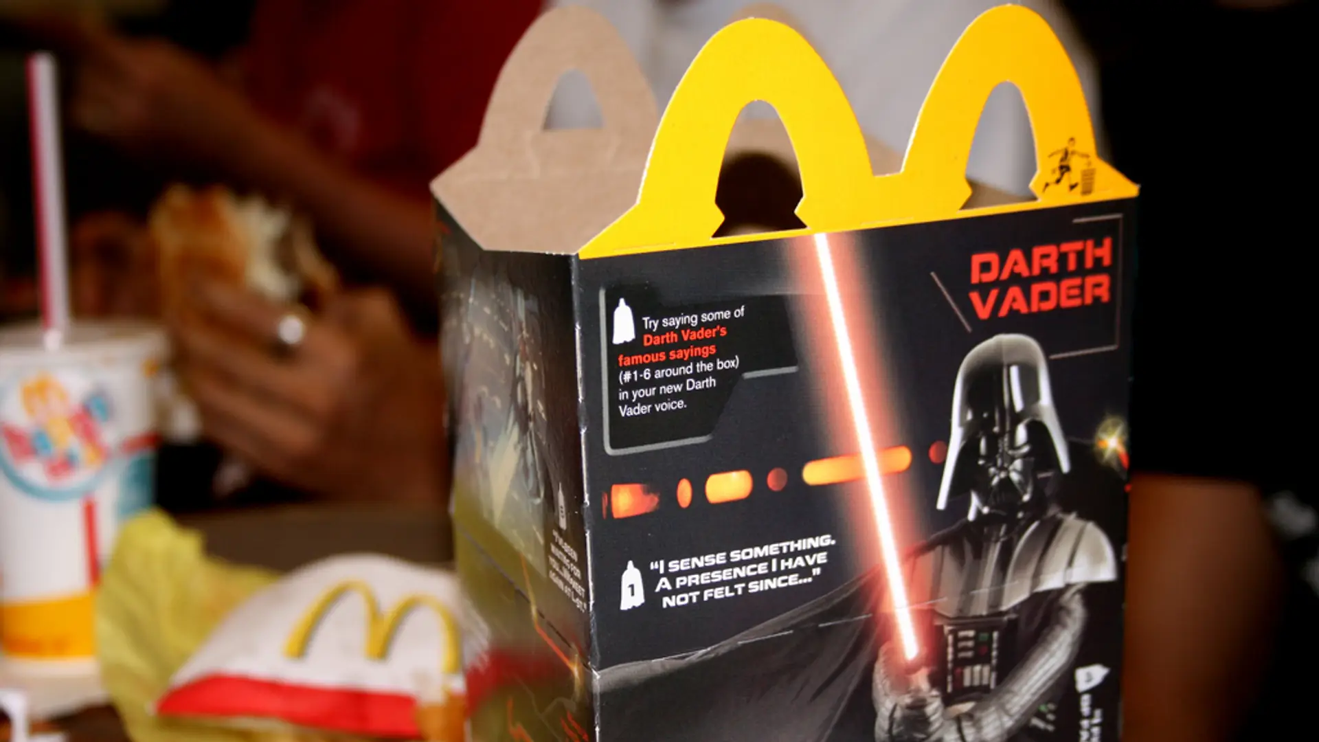 Książka zamiast zabawki w zestawie Happy Meal. McDonald's  chce zachęcić dzieci do czytania