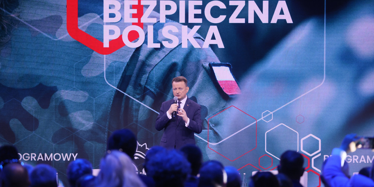 Minister obrony narodowej Mariusz Błaszczak podczas konwencji PiS 14 maja 2023 r.