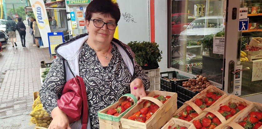 W tym mieście ceny truskawek zwariowały. Winni "przerzutowcy"? Właściciel sklepu zdradza tajemnicę