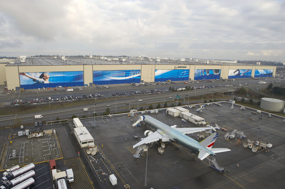 Fabryka samolotów Boeing 747,767,777 i 787 w Everett niedaleko Seattle. To największa fabryka pod jednym dachem  - ma kilometr długości i 500 metrów szerokości