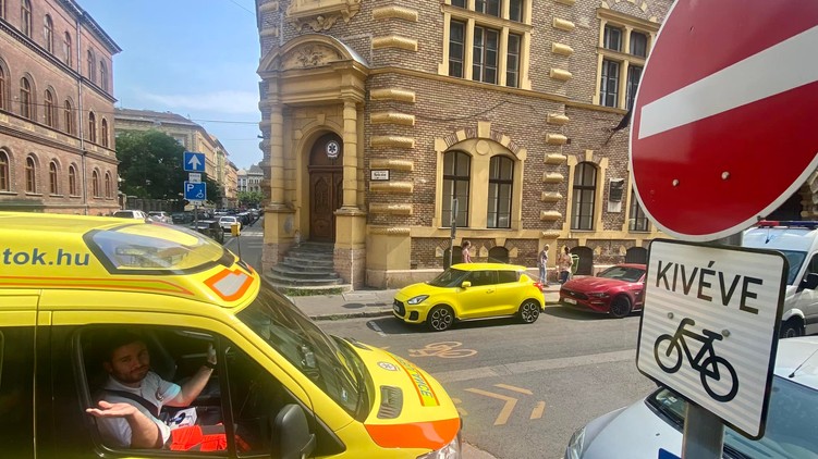 mentő, sürgősségi, budapest, mentőállomás