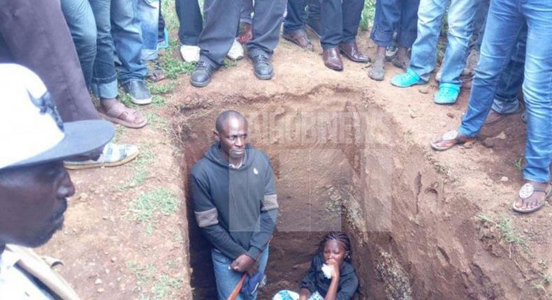 Widow occupies husband’s grave to stop burial as his killer walks free