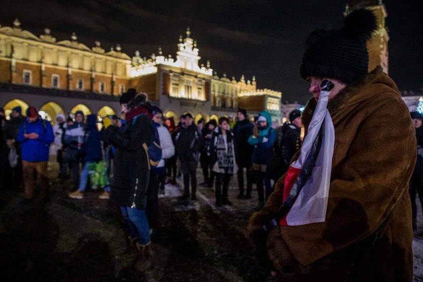 Polacy uczcili pamięć Pawła Adamowicz. Na ulicach tysiące ludzi