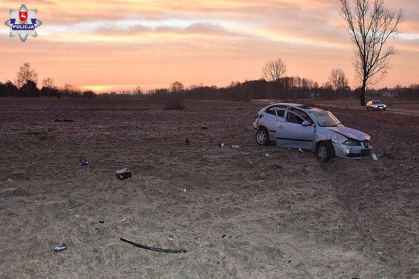 Makabra w Lubelskiem. Wszyscy wypadli z auta. Nie żyje 23-latka