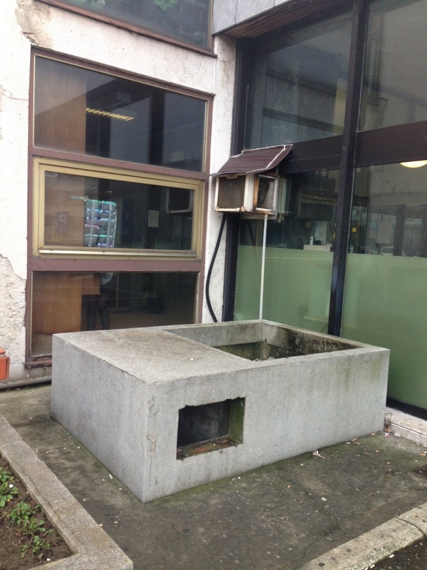 Žardinjera ispred policijske stanice u kojoj vas čeka ružno iznenađenje