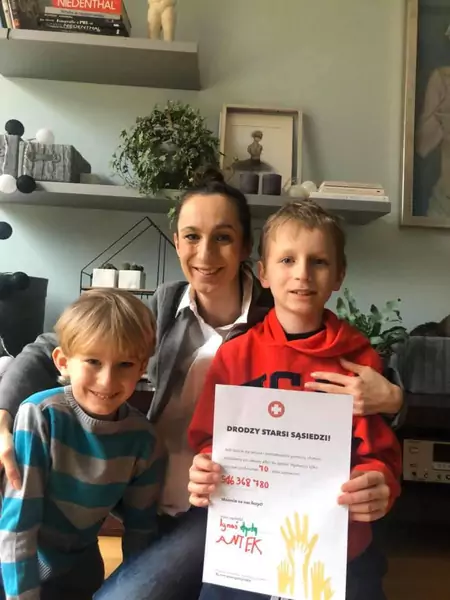 Agata Romaniuk z synami - Antosiem i Ignasiem / Facebook / W imieniu