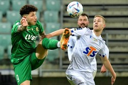 Dwie czerwone kartki i trzy gole. Lech z Wrocławia wraca na tarczy [WIDEO]