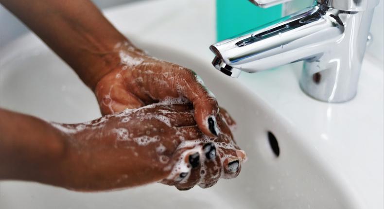 The Federal Government advised the practice of good personal hygiene by always washing hands with soap under clean running water