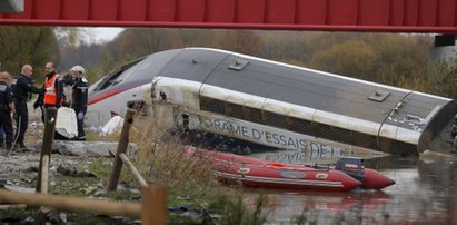 Maszynista wykolejonego TGV zapewnia, że nie jechał za szybko