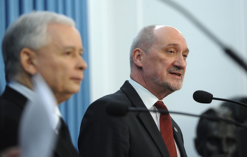 Grudzień 2012 r. Prezes PiS Jarosław Kaczyński oraz poseł Antoni Macierewicz 