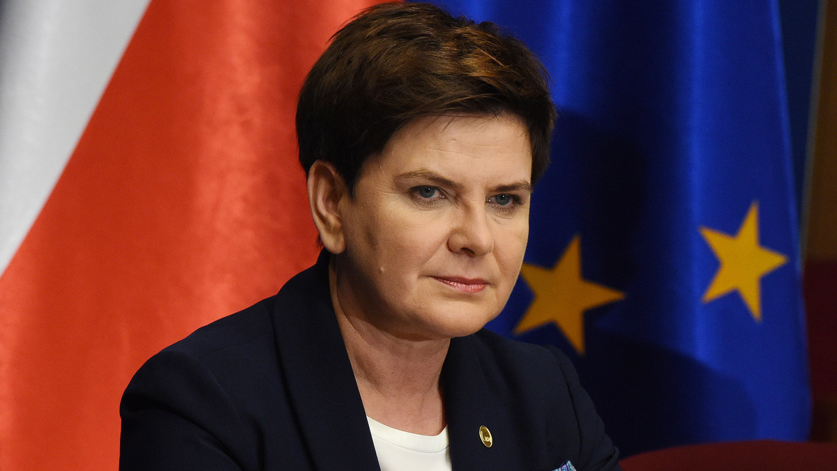 Nie będzie dochodzenia w sprawie znieważenia premier Beaty Szydło przez członka zarządu powiatu Jakuba Osinę. Prokuratura wzięła pod uwagę opublikowane przeprosiny i uznała, że słowa użyte przez radnego nie były tak bardzo obraźliwe.