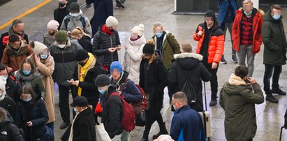 Koronawirus zbiera żniwo... A na Dworcu Centralnym tłumy ludzi bez maseczek! ZDJĘCIA