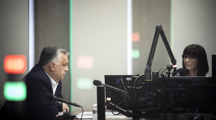 Orbán Viktor interjút ad a Jó reggelt, Magyarország! című műsorban a Kossuth rádió stúdiójában /MTI/Miniszterelnöki Sajtóiroda/Fischer Zoltán