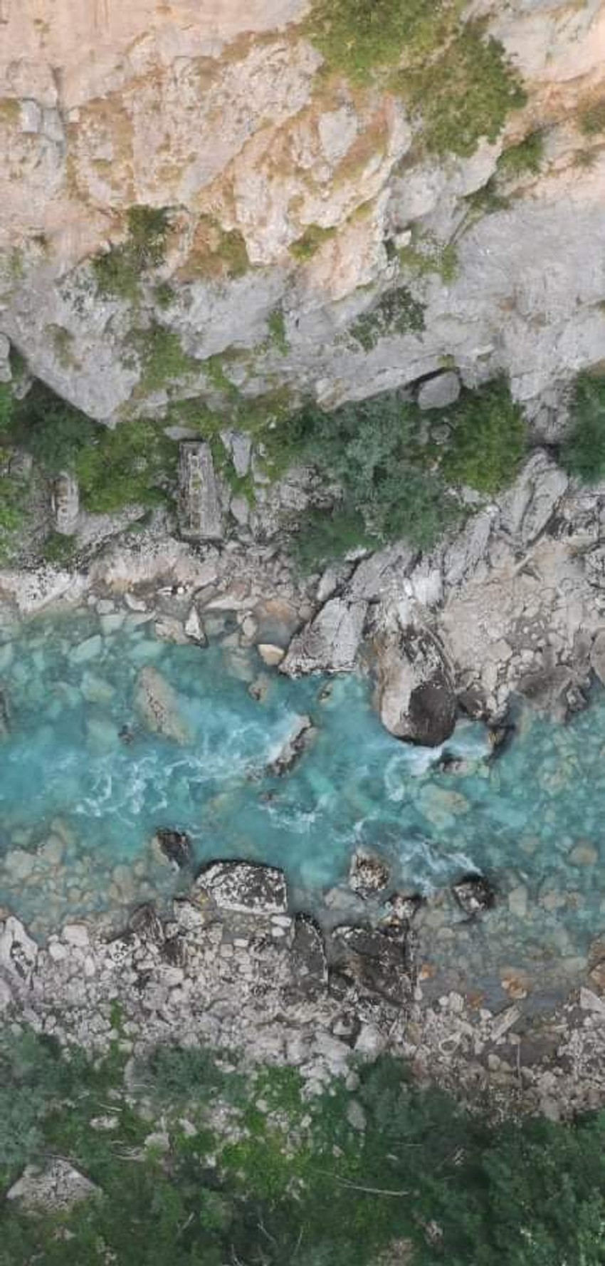 Mesto gde je dečak pao nakon skoka