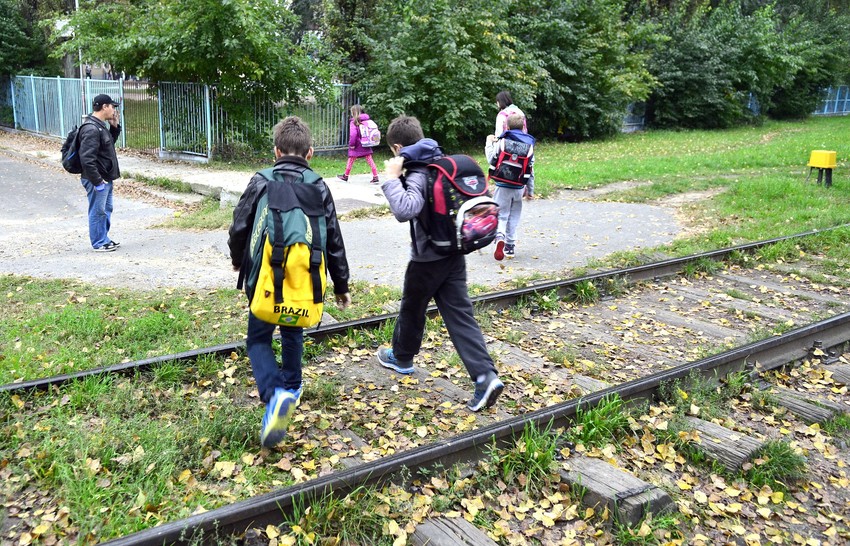 Nije planirano izmeštanje pruge: Neobezbeđeni prelaz u blizini škole