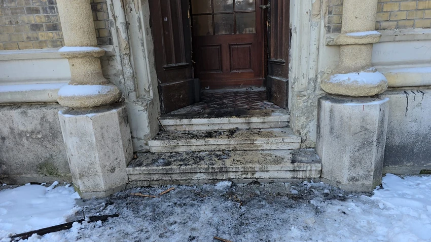 Požar na vratima katoličke crkve u Novom Sadu