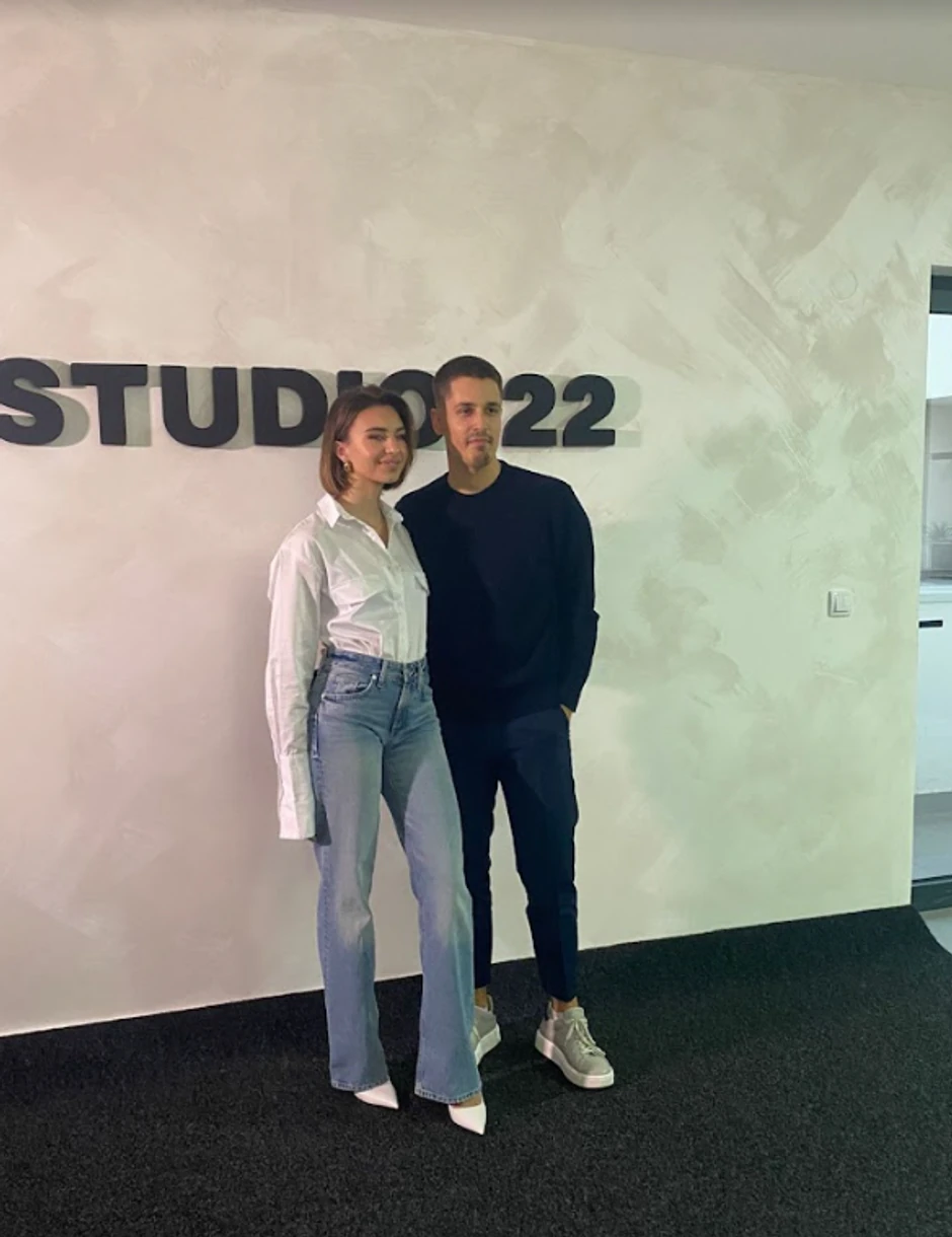 Dušan Petrović sa devojkom Emom