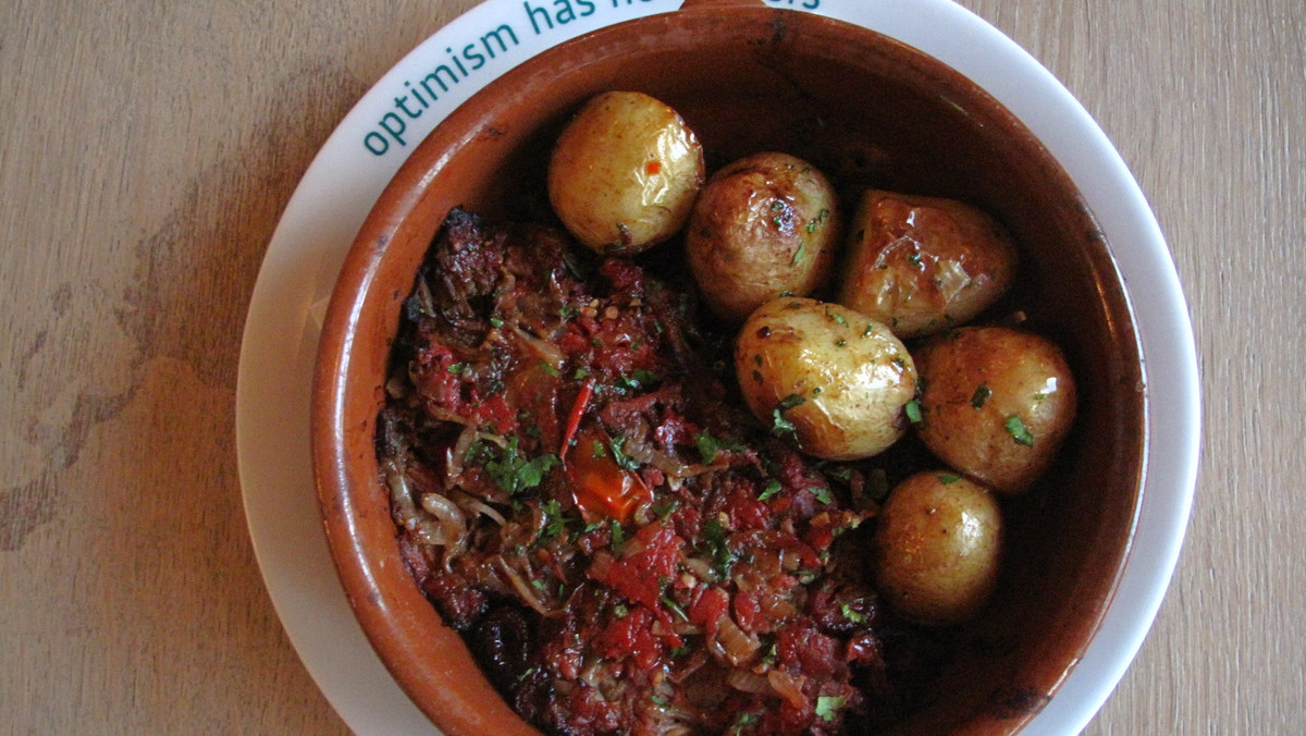 Odrobina Portugalii w Warszawie? To możliwe. Przez cały kwiecień w restauracji Bezgraniczna trwać będzie miesiąc kuchni portugalskiej, podczas którego serwowane będą wybrane dania z tego kraju. Przewidziano także koncert fado portugalskiego piosenkarza Joao de Sousa. To idealna okazja do zapoznania się zarówno ze smakami, jak i muzyką Portugalii.