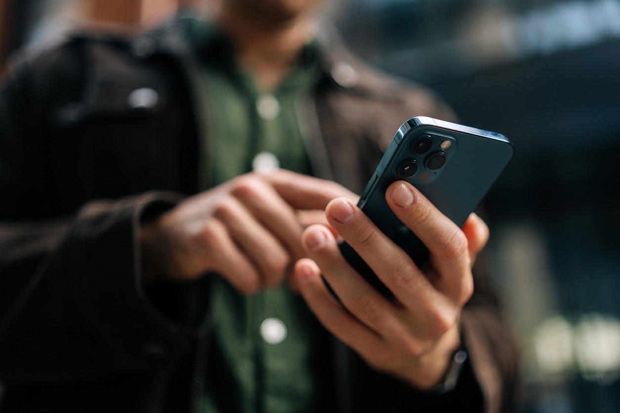 Papierové letáky nás nútia prelistovať celú ponuku stranu po strane, zatiaľ čo v digitálnych často hľadáme len konkrétnu vec.