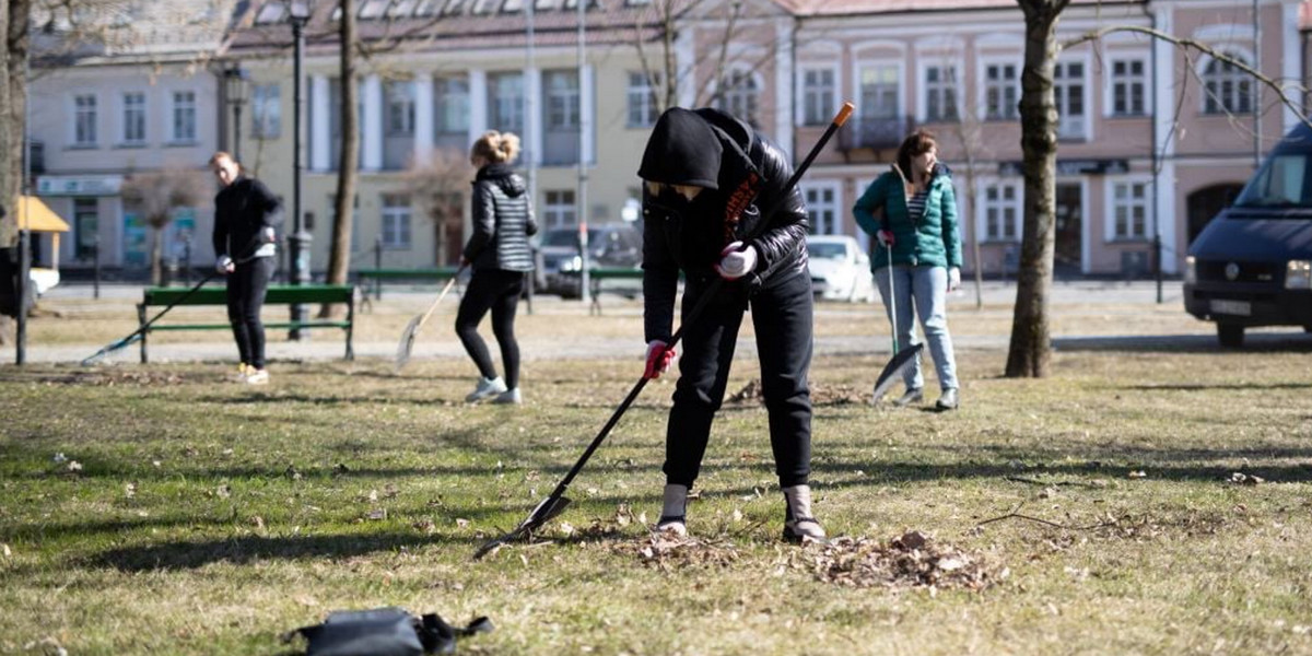 Suwałki. Uchodźcy odwdzięczają się mieszkańcom za pomoc.