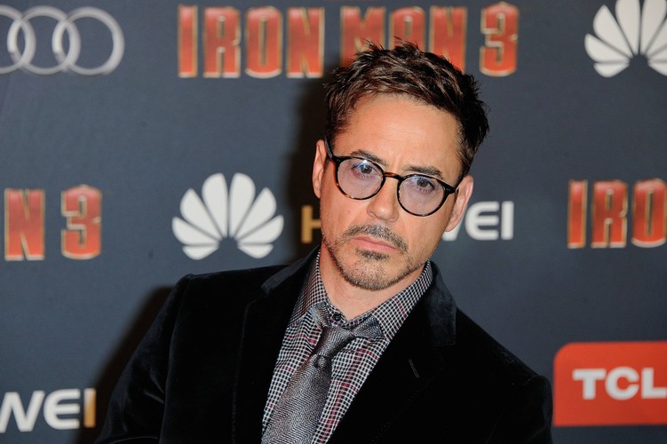 2. Robert Downey, Jr. - filmy z jego udziałem zarobiły w tym roku 1,2 mld dol.