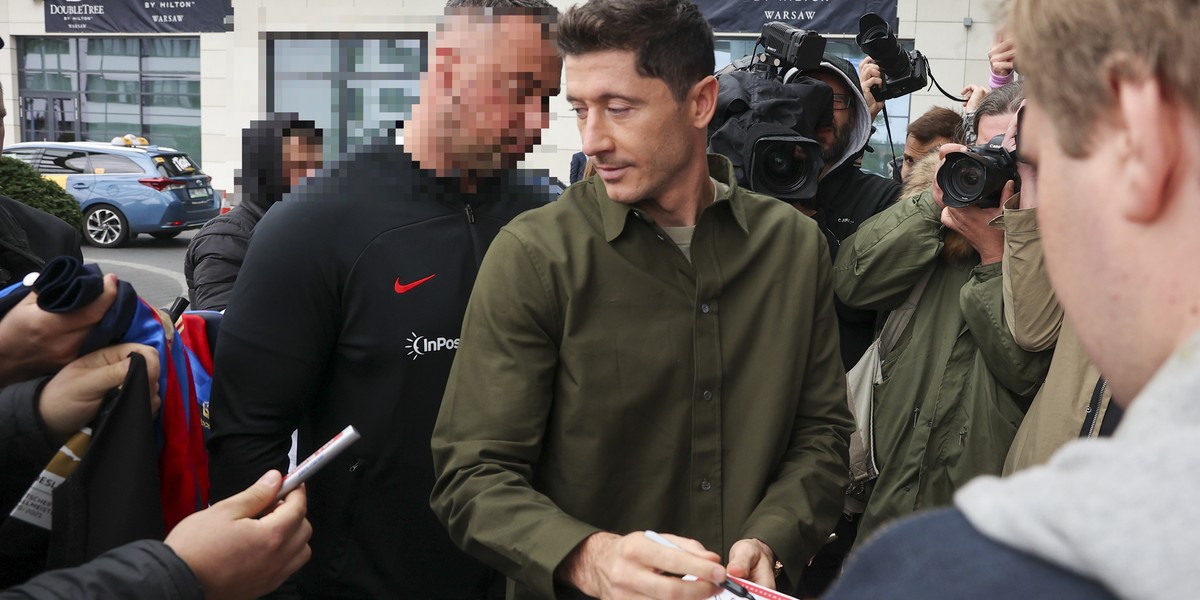 Robert Lewandowski przyjechał na zgrupowanie luksusowym Mercedesem. 