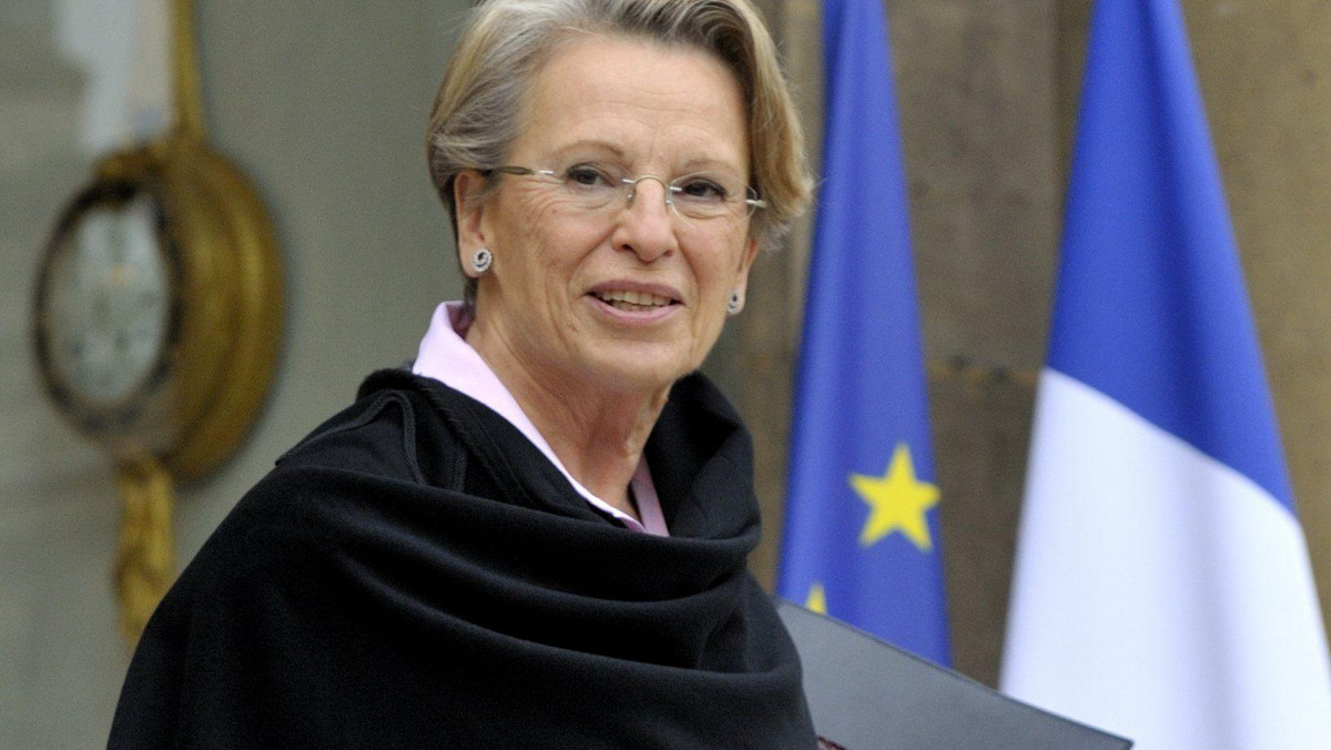 Szefowa francuskiej dyplomacji Michele Alliot-Marie po raz kolejny została oskarżona o bliskie powiązania z byłym reżimem w Tunezji. Według prasy, jej rodzice kupili niedawno przedsiębiorstwo od biznesmena z kręgu obalonego tunezyjskiego prezydenta.