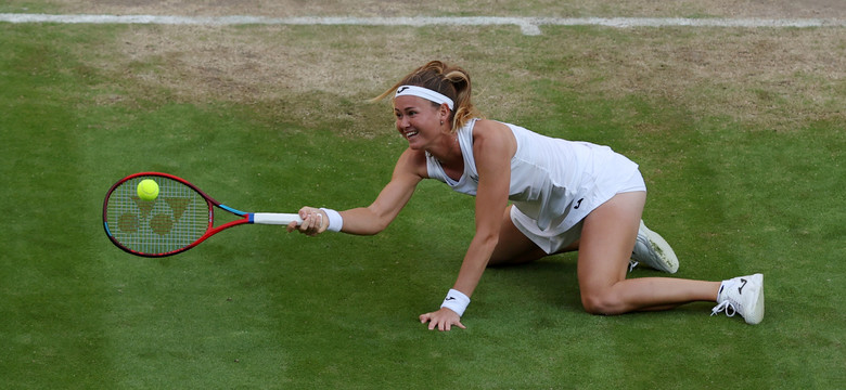 Co za akcja w ćwierćfinale Wimbledonu! Odegrała piłkę leżąc i wygrała punkt [WIDEO]