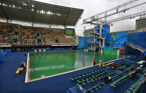 Organizatorzy igrzysk w Rio de Janeiro już wiedzą, czemu woda w basenie zmieniła kolor