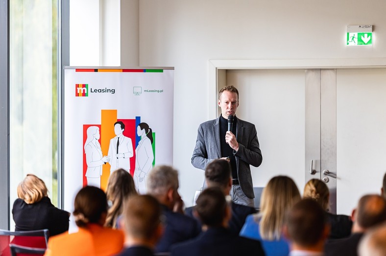 Transformacja energetyczna w praktyce: jak zmieniać firmę, aby odnieść korzyści