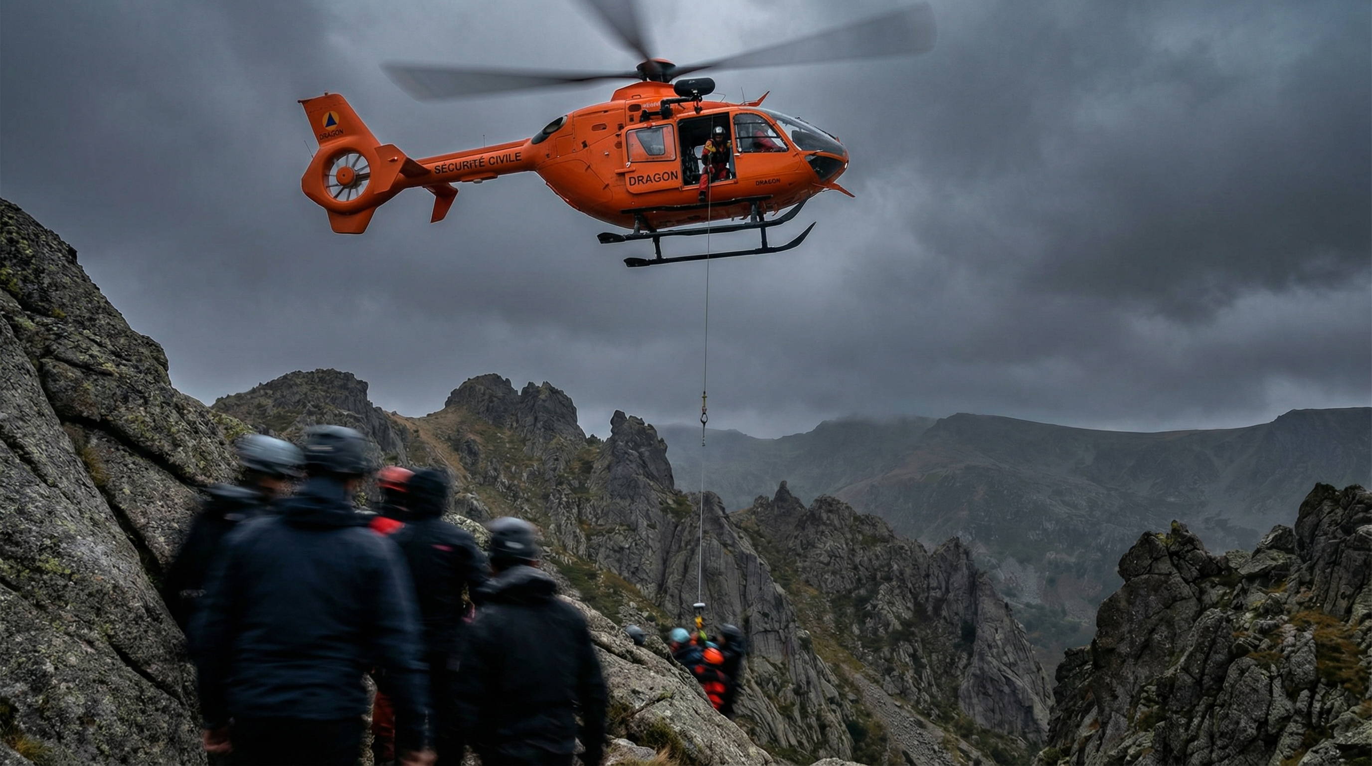Rupture du câble d'hélicoptère : deux sauveteurs meurent en exercice dans le Puy-de-Dôme