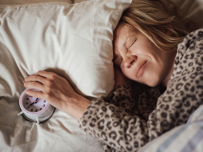 Evo o bolje spava - oni koji ustanu odmah ili oni koji odlažu alarm?