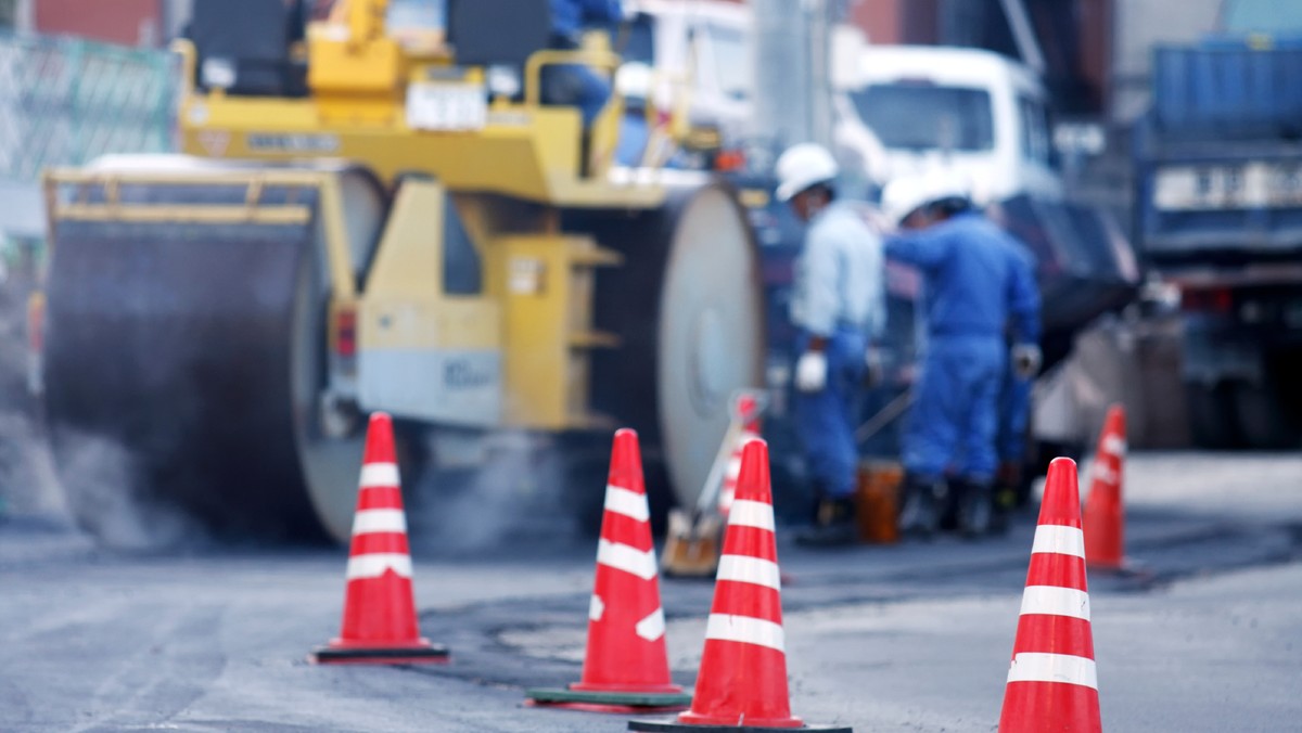 Pełną parą idą prace na drogach wojewódzkich. Obecnie na różnych etapach realizacji jest ok. 20 inwestycji, a wśród nich m.in. most w Milsku, który zastąpi obecną przeprawę promową.