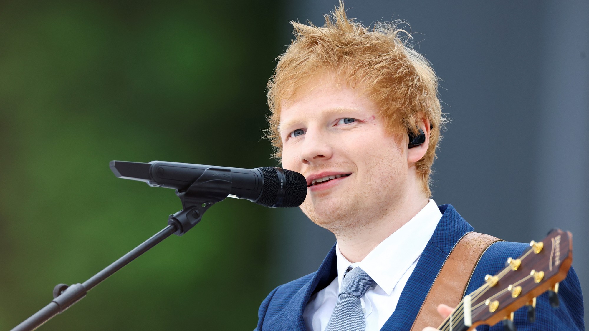 Ed Sheeran označil situáciu v Gaze za katastrofálnu.