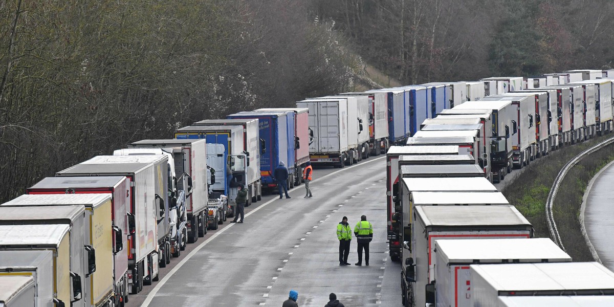 Korek utworzony z ciężarówek, które utknęły w Dover