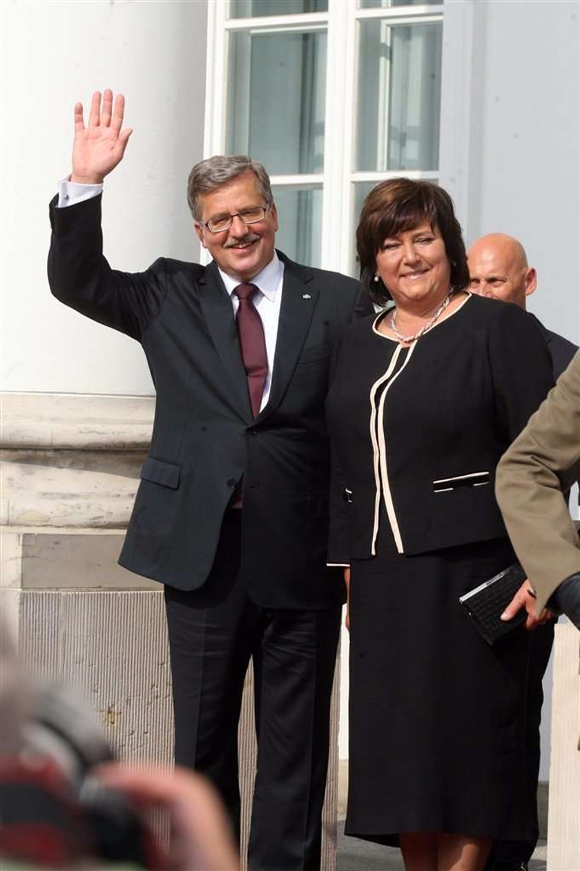 Bronisław Komorowski sie ubiera elegancko