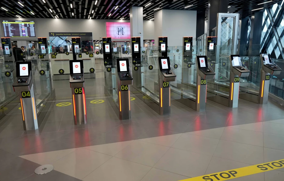 Sistem elektronskih kapija (E-gate) na aerodromu "Nikola Tesla" u Beogradu