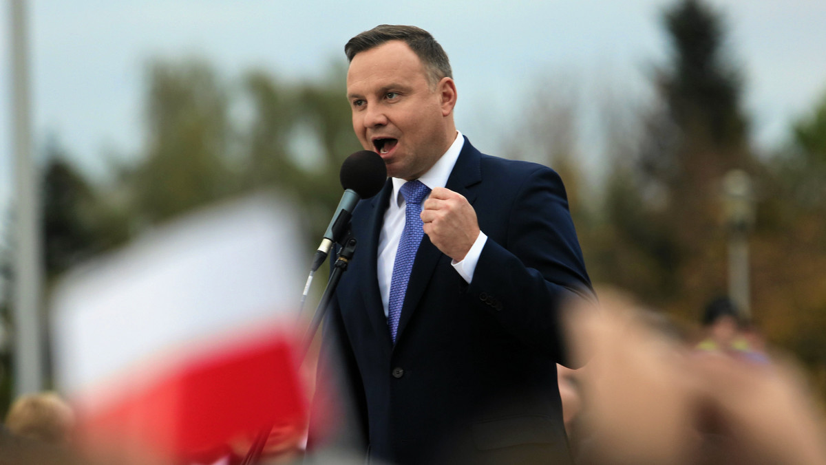 Sondaż: Duży spadek poparcia dla PiS. Polacy przeciw kompromisowi Dudy