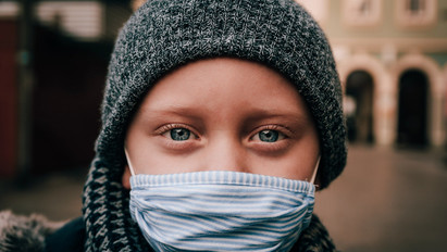 Járvány a kisgyerekek körében: kiderült, mi okozza a tömeges megbetegedéseket hazánkban – Évtizedek óta nem volt ilyen rossz a helyzet