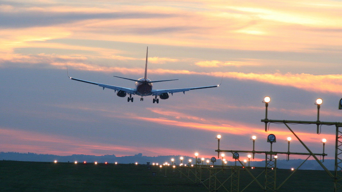 Trzy tradycyjne linie lotnicze: British Airways, Swiss International i KLM uruchamiają w tym miesiącu swoje połączenia do Krakowa. „Wchodzimy do pierwszej ligi lotnisk w Europie” - ocenił prezes lotniska i zapowiedział nową inwestycję - budowę pasa startowego.