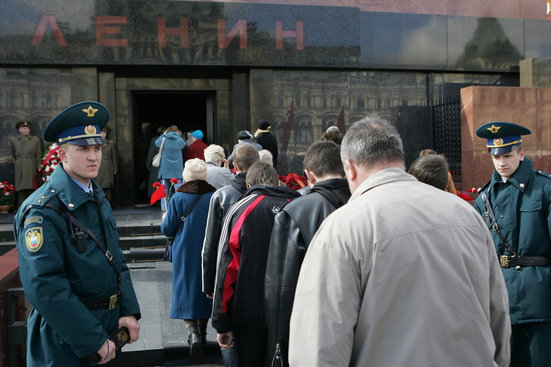 Kolejka do mauzoleum Lenina w Moskwie