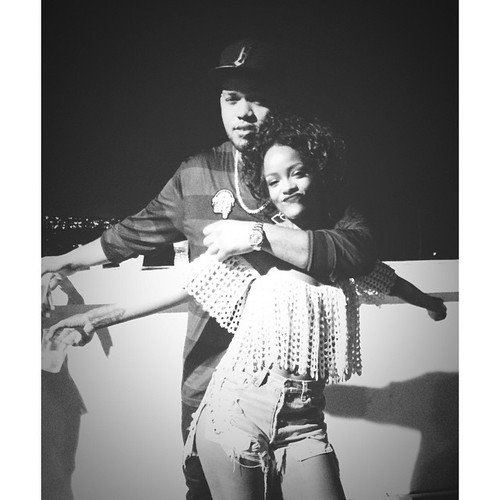 Rihanna pomaga bratu