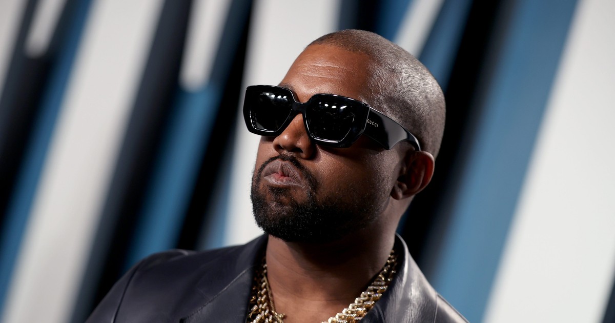 Kanye West's Yeezy label has mocked Walmart in a legal battle over the(02)