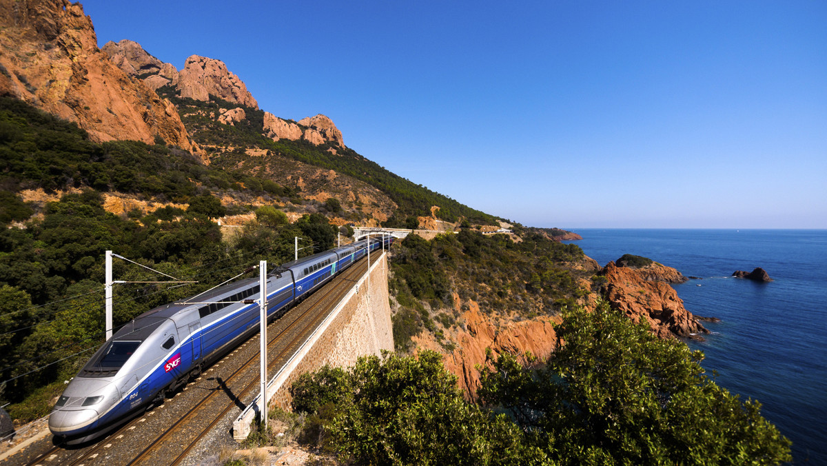 Polska, Serbia, Czarnogóra oraz Bośnia i Hercegowina dołączą od 1 stycznia 2015 r. do programu Eurail Pass oferującego kolejowe bilety pakietowe. Cztery kraje będą dostępne w pakiecie Eurail Global Pass umożliwiającym podróż pociągiem po niemal całej Europie.