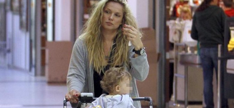 Liszowska jako zaradna mama. Jurorka na zakupach z córeczką