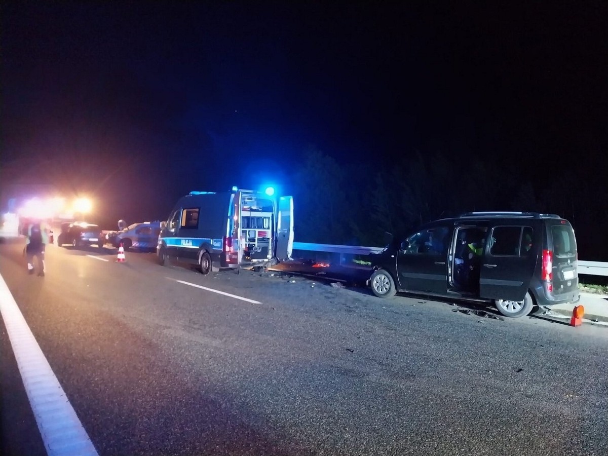 Tragedia na A4 pod osłoną nocy. Pracownik w stanie krytycznym